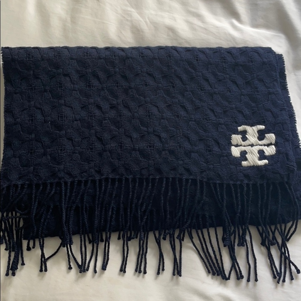 Wool scarf